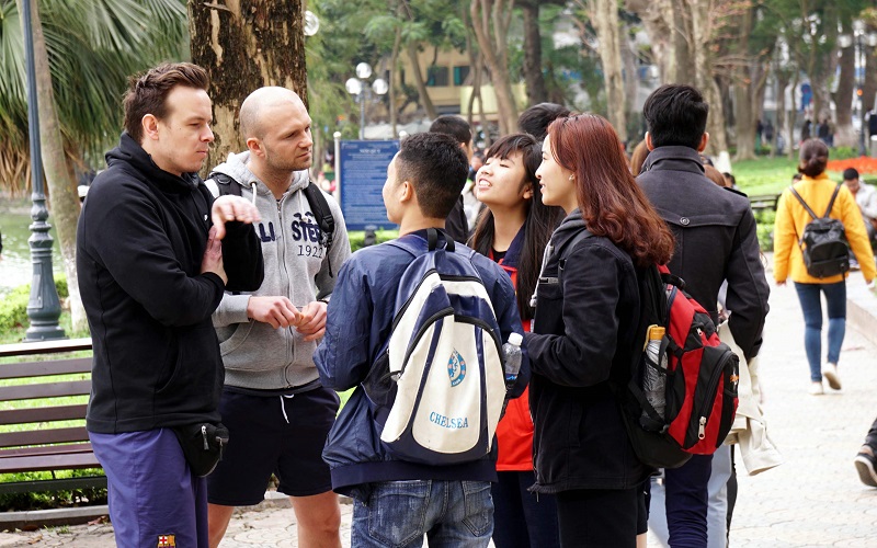 Basic communication with the people of Hanoi