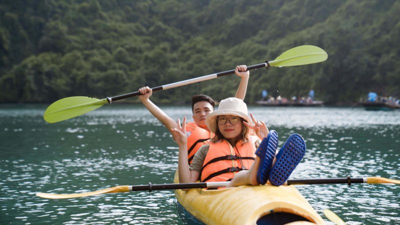 Halong Cruise kayak