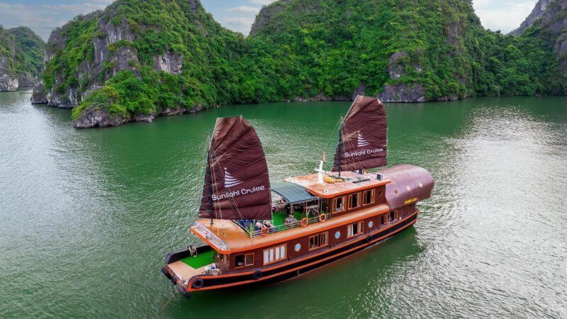 Sunlight Boutique Private Cruise - A tranquil escape in Lan Ha Bay