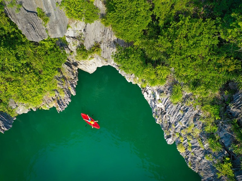 Lan Ha Bay luxury overnight cruise and kayaking