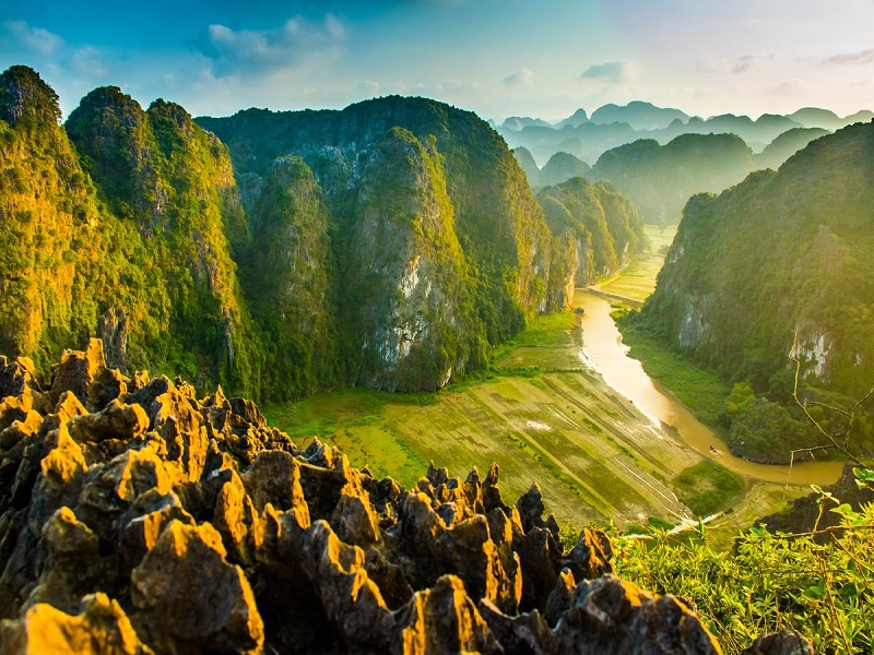 Ninh Binh Tam Coc river boat trip and mountains